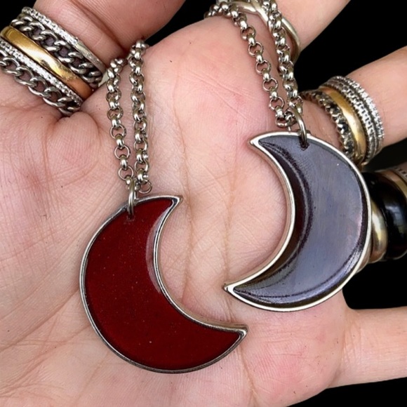 Red epoxy & glitter resin crecent moon necklace - Picture 4 of 10